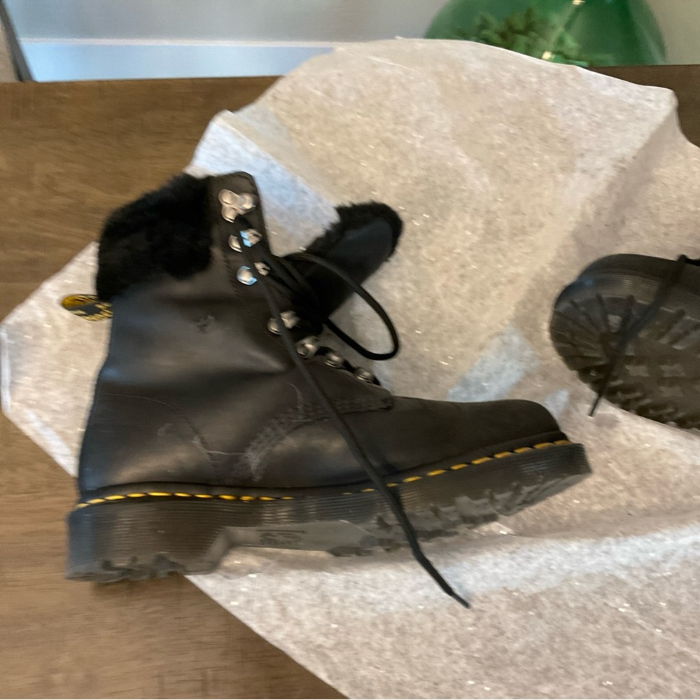DR. MARTENS Serena Black Faux Fur Lined Combat Boots Black Women's Size 8 - Picture 12 of 16